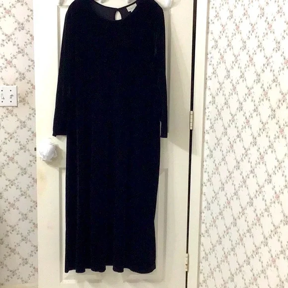 Avenue | Dresses | Plus Size 82 Evening Black Velvet Feel Maxi Dress |  Poshmark
